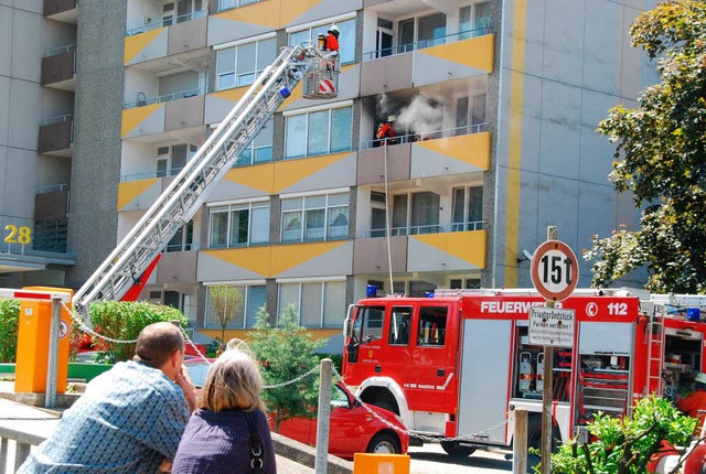 Ein Herdbrand in einem Hochhaus hat einen Einsatz der Feuerwehr ausgelst.  | Foto: Ralf Staub