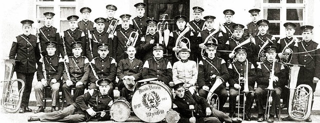 Das historische Foto von 1927 zeigt den Musikverein vor dem Gasthaus Wiese.  | Foto: Privat