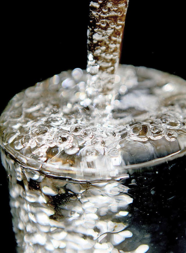 Mehr als  100 Milligramm  Salz je Lite...d im Breisacher Trinkwasser enthalten.  | Foto: dpa