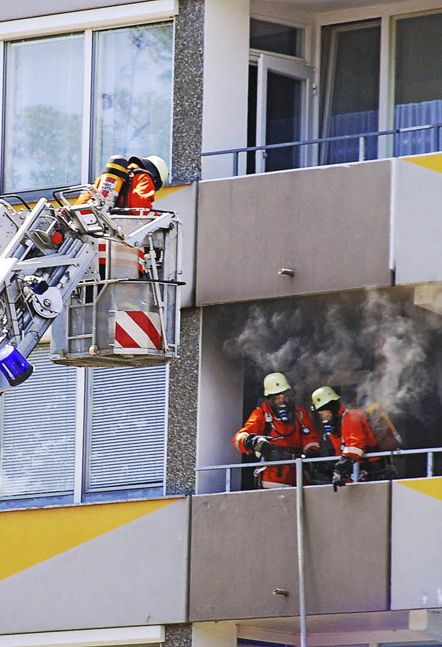 Stark verraucht war die Wohnung im dritten Obergeschoss nach dem Herdbrand.   | Foto: Ralf Staub