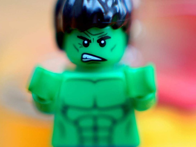 Grimmig schaut der legogewordene Hulk.   | Foto: dpa