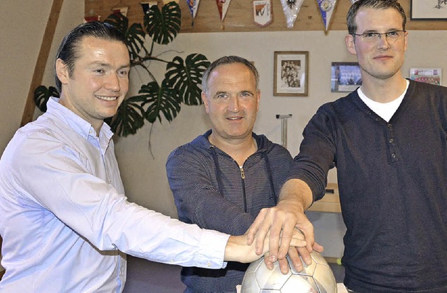 Andreas Wischnewski (von links), Georg... Saison gemeinsam gehen wollen.         | Foto: Patrick Burger