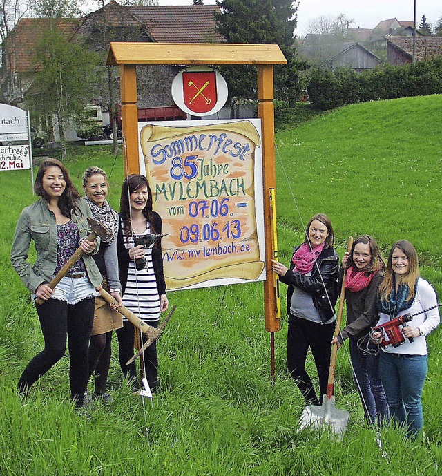 Mit schmucken Werbetafeln machte der M...Lembach auf sein Jubilum aufmerksam.   | Foto: oth