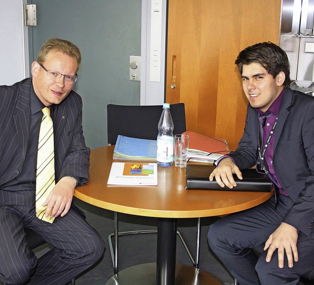 Julian Sanchez (rechts) traf Bundestagsabgeordneten Thomas Drflinger.  | Foto: privat