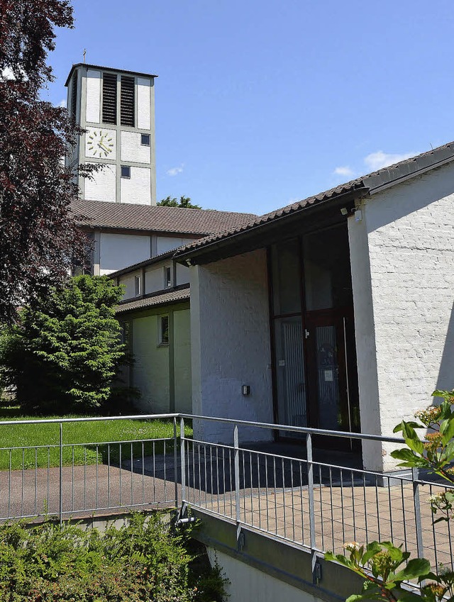 Christuskirche mit Paul-Gerhardt-Haus:...gegen den Verkauf des Gemeindehauses.   | Foto: Nikolaus Trenz