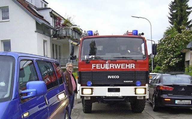 Sehr eng wurde es fr das Feuerwehrfah...tsvorsteher Gnter Schlecht missfiel.   | Foto: Paul Schleer