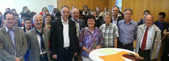 Von Steinen nach Steinen: Eine Delegat...g das Schulzentrum und den Vogelpark.   | Foto: Sylvia Bleckmann