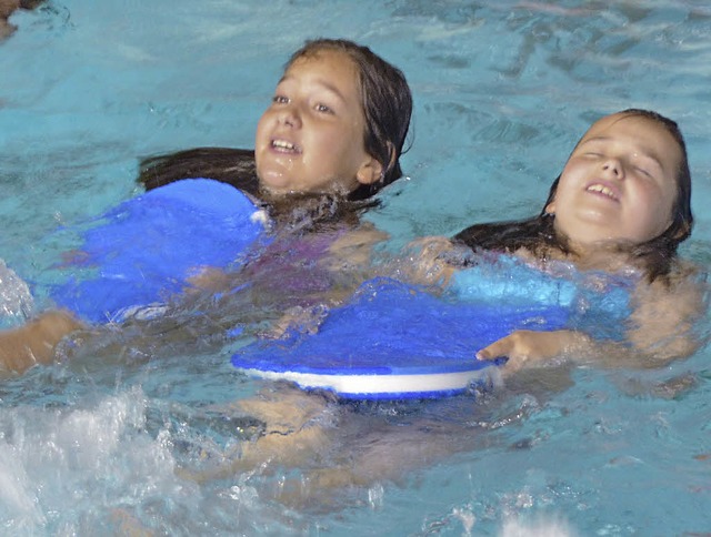 Goetheschlerinnen im Schwimmtraining  | Foto: Peter Gerigk