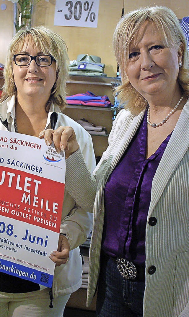 Elisabeth Vogt (links) und Heike Rieck-Leibrock laden zur 2.  Outlet-Meile.   | Foto: Hildegard Siebold