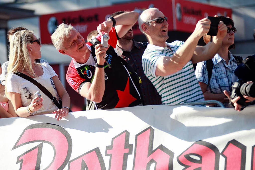 Business Run in Freiburg: Bei dem Firmenlauf ber sechs Kilometer rund um das SC-Stadion und entlang der Dreisam werden jeweils die Zeiten von drei Lufern einer Firma zusammen gewertet. Mit einer Gesamtzeit von 1:01:17 Stunde lie das Team 