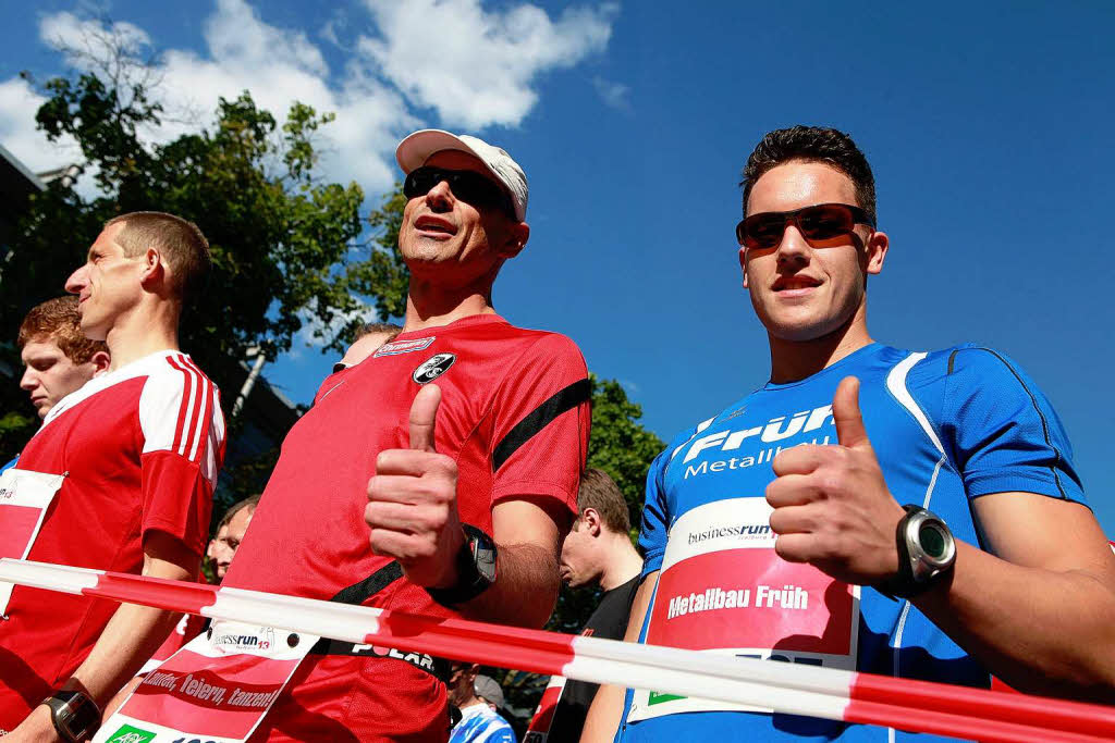 Business Run in Freiburg: Bei dem Firmenlauf ber sechs Kilometer rund um das SC-Stadion und entlang der Dreisam werden jeweils die Zeiten von drei Lufern einer Firma zusammen gewertet. Mit einer Gesamtzeit von 1:01:17 Stunde lie das Team 