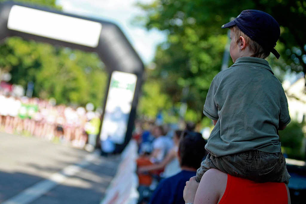 Business Run in Freiburg: Bei dem Firmenlauf ber sechs Kilometer rund um das SC-Stadion und entlang der Dreisam werden jeweils die Zeiten von drei Lufern einer Firma zusammen gewertet. Mit einer Gesamtzeit von 1:01:17 Stunde lie das Team 