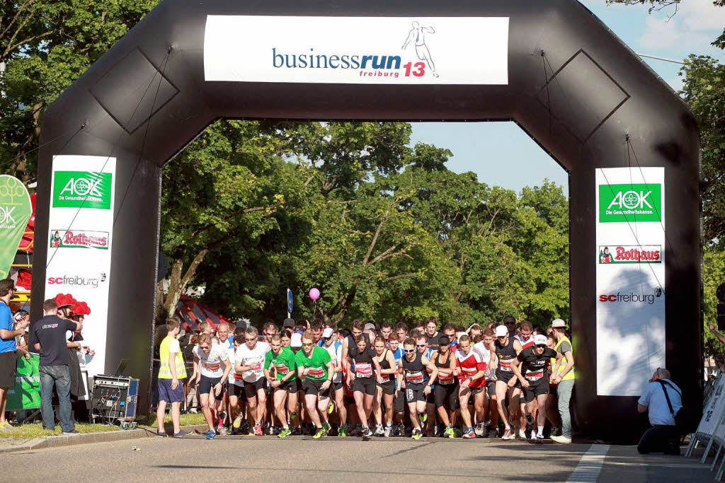 Business Run in Freiburg: Bei dem Firmenlauf ber sechs Kilometer rund um das SC-Stadion und entlang der Dreisam werden jeweils die Zeiten von drei Lufern einer Firma zusammen gewertet. Mit einer Gesamtzeit von 1:01:17 Stunde lie das Team 