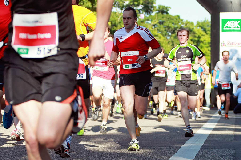 Business Run in Freiburg: Bei dem Firmenlauf ber sechs Kilometer rund um das SC-Stadion und entlang der Dreisam werden jeweils die Zeiten von drei Lufern einer Firma zusammen gewertet. Mit einer Gesamtzeit von 1:01:17 Stunde lie das Team 