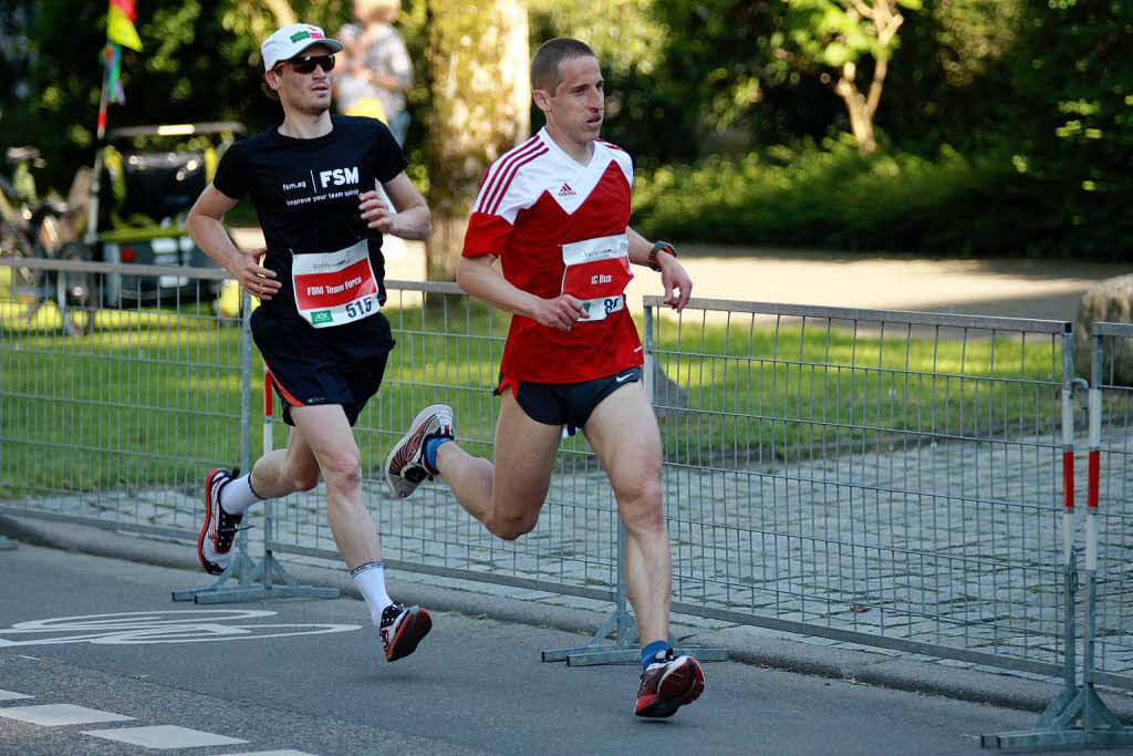 Business Run in Freiburg: Bei dem Firmenlauf ber sechs Kilometer rund um das SC-Stadion und entlang der Dreisam werden jeweils die Zeiten von drei Lufern einer Firma zusammen gewertet. Mit einer Gesamtzeit von 1:01:17 Stunde lie das Team 