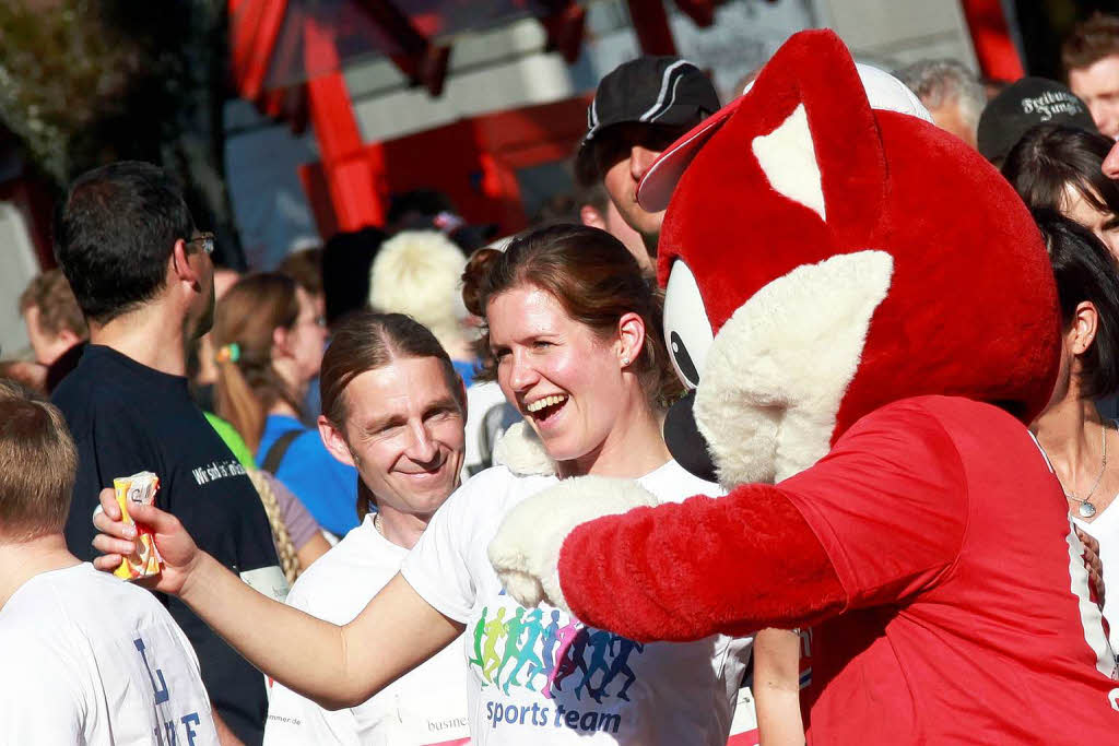 Business Run in Freiburg: Bei dem Firmenlauf ber sechs Kilometer rund um das SC-Stadion und entlang der Dreisam werden jeweils die Zeiten von drei Lufern einer Firma zusammen gewertet. Mit einer Gesamtzeit von 1:01:17 Stunde lie das Team 