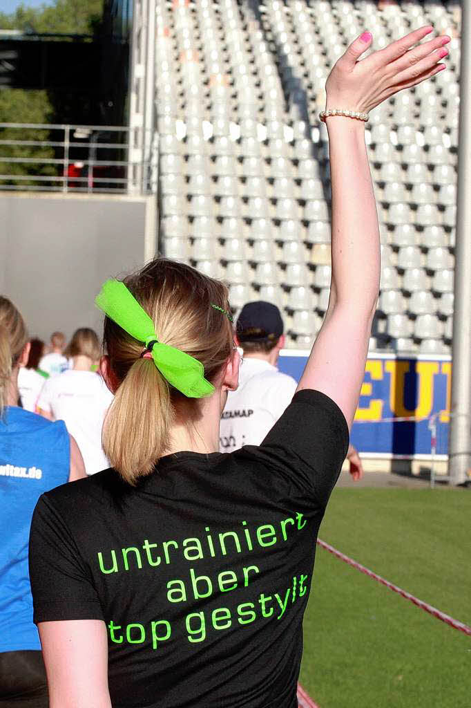 Business Run in Freiburg: Bei dem Firmenlauf ber sechs Kilometer rund um das SC-Stadion und entlang der Dreisam werden jeweils die Zeiten von drei Lufern einer Firma zusammen gewertet. Mit einer Gesamtzeit von 1:01:17 Stunde lie das Team 