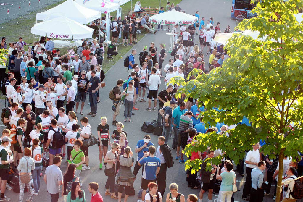 Business Run in Freiburg: Bei dem Firmenlauf ber sechs Kilometer rund um das SC-Stadion und entlang der Dreisam werden jeweils die Zeiten von drei Lufern einer Firma zusammen gewertet. Mit einer Gesamtzeit von 1:01:17 Stunde lie das Team 