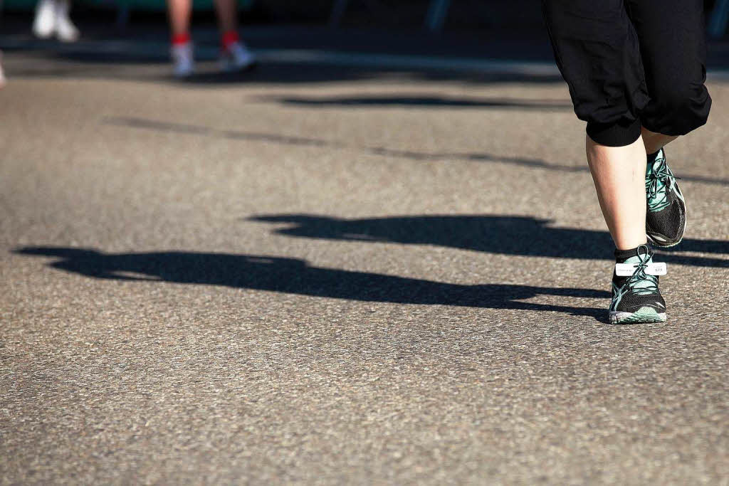 Business Run in Freiburg: Bei dem Firmenlauf ber sechs Kilometer rund um das SC-Stadion und entlang der Dreisam werden jeweils die Zeiten von drei Lufern einer Firma zusammen gewertet. Mit einer Gesamtzeit von 1:01:17 Stunde lie das Team 