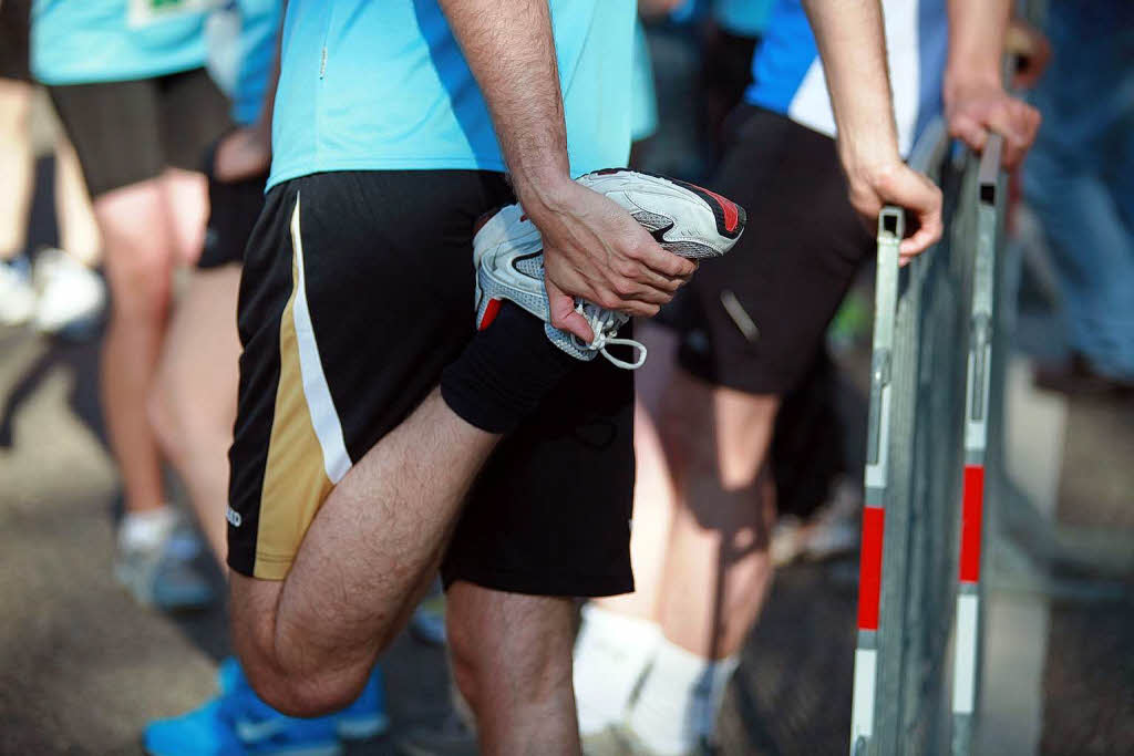 Business Run in Freiburg: Bei dem Firmenlauf ber sechs Kilometer rund um das SC-Stadion und entlang der Dreisam werden jeweils die Zeiten von drei Lufern einer Firma zusammen gewertet. Mit einer Gesamtzeit von 1:01:17 Stunde lie das Team 