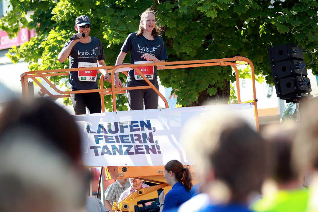 Business Run in Freiburg: Bei dem Firmenlauf ber sechs Kilometer rund um das SC-Stadion und entlang der Dreisam werden jeweils die Zeiten von drei Lufern einer Firma zusammen gewertet. Mit einer Gesamtzeit von 1:01:17 Stunde lie das Team 