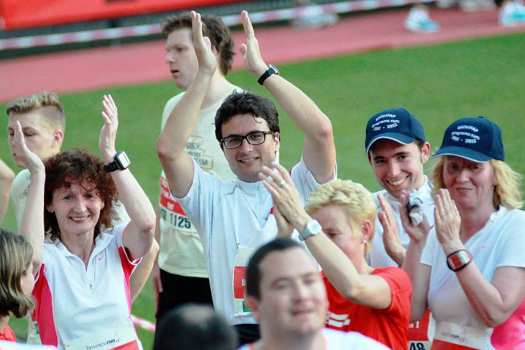 Business Run in Freiburg: Bei dem Firmenlauf ber sechs Kilometer rund um das SC-Stadion und entlang der Dreisam werden jeweils die Zeiten von drei Lufern einer Firma zusammen gewertet. Mit einer Gesamtzeit von 1:01:17 Stunde lie das Team 