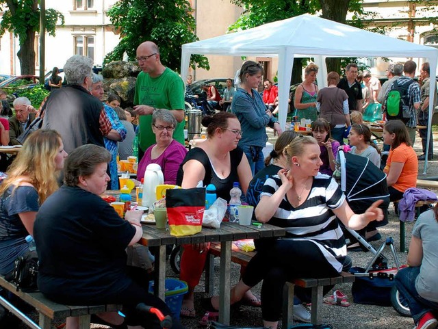 Bei Kaffee und Kuchen trafen sich Nutz...it Streetworkern und Sozialarbeitern.   | Foto: Fotos: siefke/Saurer