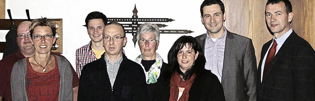 Die neue Vorstandsriege des DRK-Ortsve...p, Tobias Gantert und Norbert Schwarz.  | Foto: anik