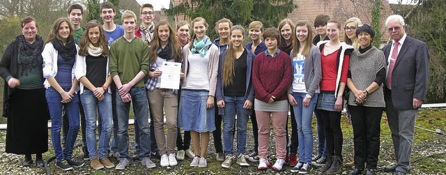 Die Comenius-Gruppe der ehemaligen Kla...nnen Claudia Hertz und Andrea Morand.   | Foto: Monika Beha