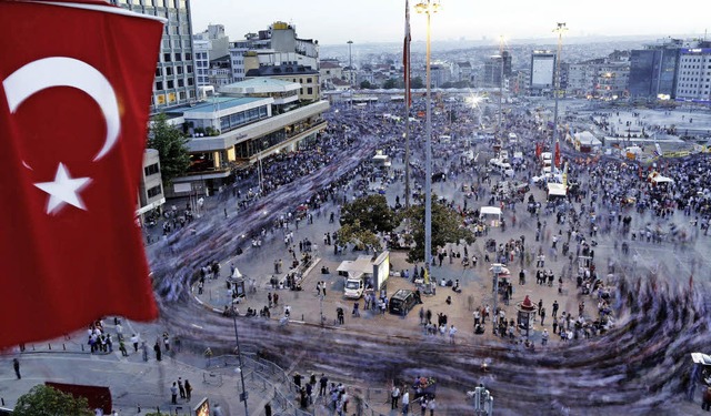 Weit weg von Istanbul &#8211; aber die... beschftigen auch die Trken in Weil.  | Foto: dpa