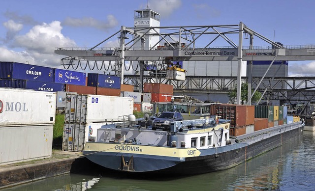 2012 wurden an den sieben Standorten d...5000 Containereinheiten umgeschlagen.   | Foto: Daniel Gramespacher