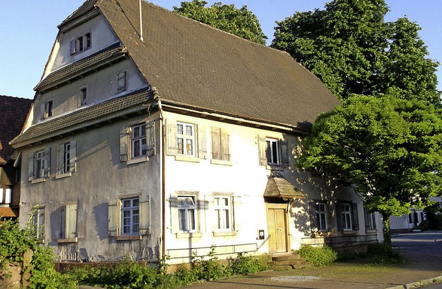 Freier Blick auf den Verfall: die zweite Robinie ist gefllt.   | Foto: g. lehmann