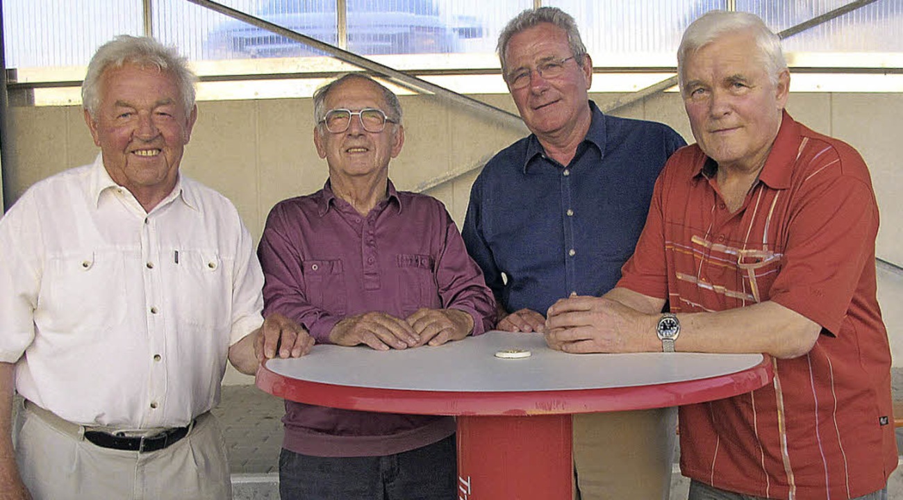 Zu den Wiedergrndern des Turnvereins ...er, Manfred Wssner und Horst Furrer.   | Foto: Frank Kiefer
