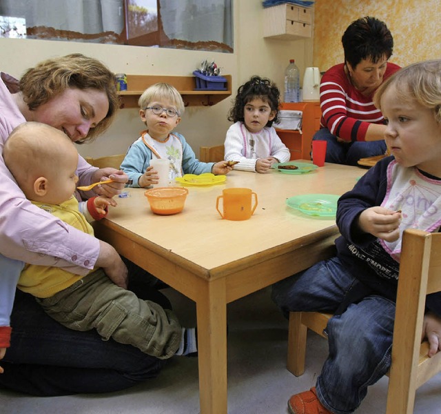 Zwischenmahlzeit  in einer Kinderkrippe   | Foto: dpa