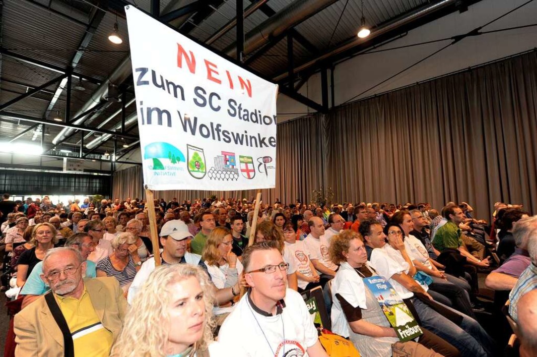 Stadiondebatte in der Messe Freiburg  | Foto: Rita Eggstein