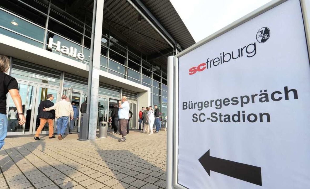 Stadiondebatte in der Messe Freiburg  | Foto: Rita Eggstein