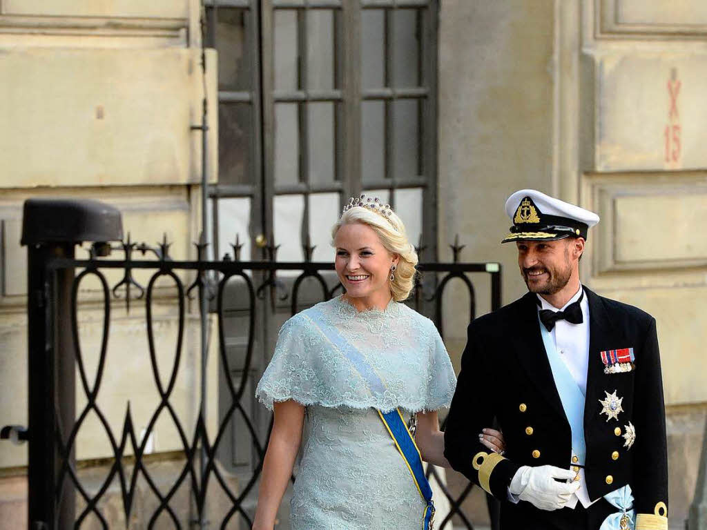 Unter den 400 Gsten waren neben der Knigsfamilie der dnische Kronprinz Frederik und der norwegische Thronfolger Haakon. Ohne ihren Ehemann Frst Albert kam Monacos Frstin Charlne.