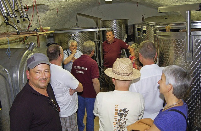 Viele Besucher zog es zum Rundgang dur...n  Winzerkeller des Hauses Rabenfels.   | Foto: Heinz Vollmar