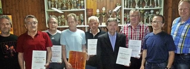Ehrende und Geehrte (von links): Phili... Fritsch, Ralf Wendle, Gerhard Moser.   | Foto: Dieter Fink