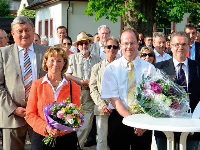 Werner Bundschuh (links, neben ihm Fra...) bleibt Brgermeister von Schliengen.  | Foto: Michael Behrendt