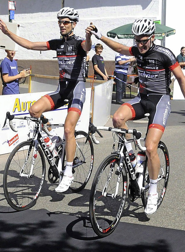 Ein gewohntes Bild mit siegreichen Rac... (rechts) siegte vor  Marcel Fischer.   | Foto:  Wolfgang Knstle