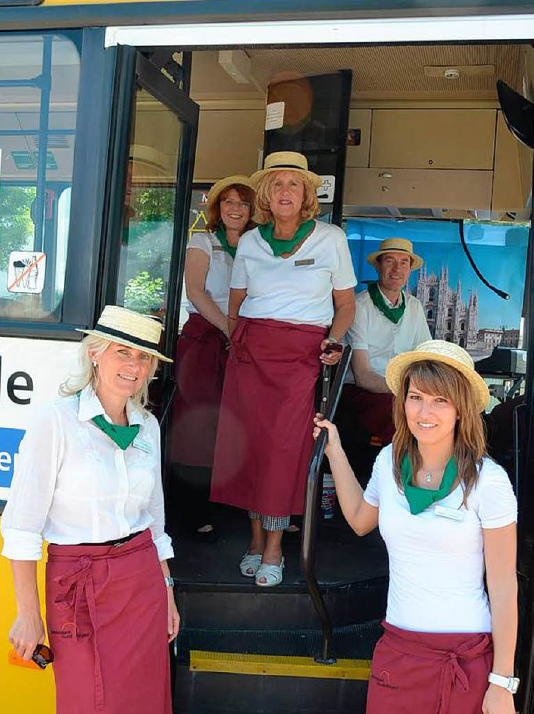 Busfahrt nach Italien: Das Team der Raiffeisenbank Gundelfingen hatte sich eine besondere Prsentation einfallen lassen.