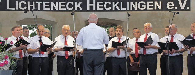 125 Jahre MGV Hecklingen: Der Jubelverein beim Freundschaftssingen.   | Foto: Ilona Hge