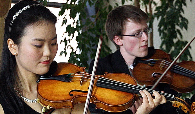 Sun Yiqi und Roland F. Gudden spielen im Herbolzheimer Torhaus   | Foto: Christiane Franz
