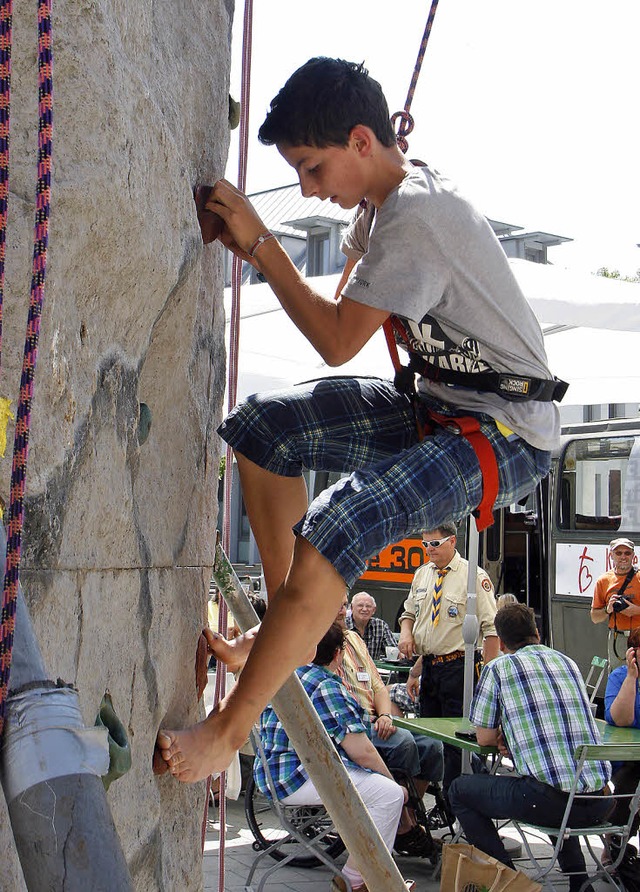 Auch Klettern war auf dem Rathausplatz...reien Evangelischen Christengemeinde.   | Foto: Heidi Fssel