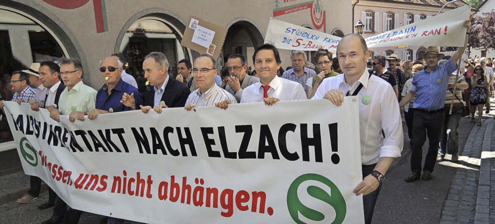 Solidaritt mit der Forderung nach Ein...h viele Kommunal- und Landespolitiker.  | Foto: Kurt Meier
