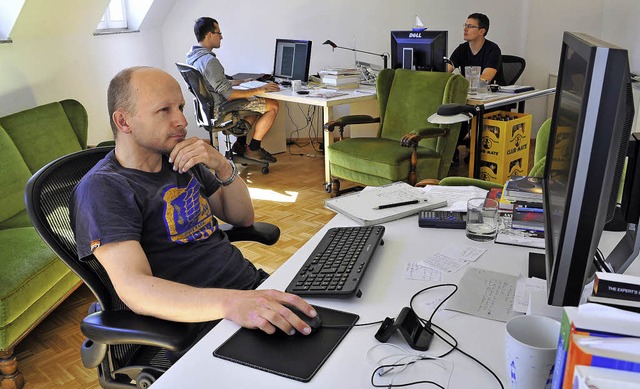 Die selbststndigen Entwickler Mathias...o, einem sogenannten Coworking Space.   | Foto: Thomas Kunz