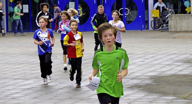 Schler der Rheinschule beim Spendenlauf fr Kinder in Nepal   | Foto: Privat