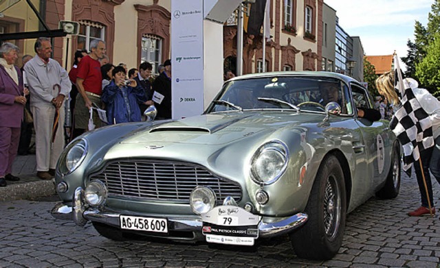 War 2011 in Offenburg am Start: ein Aston Martin.  | Foto: K.-H Augusti