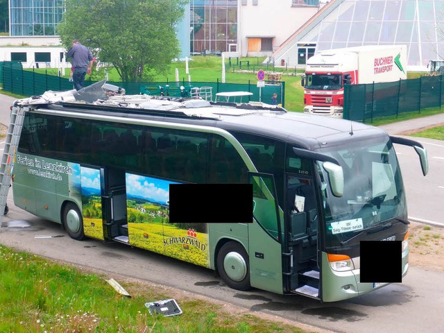 Bus bleibt stecken.  | Foto: Polizei Freiburg